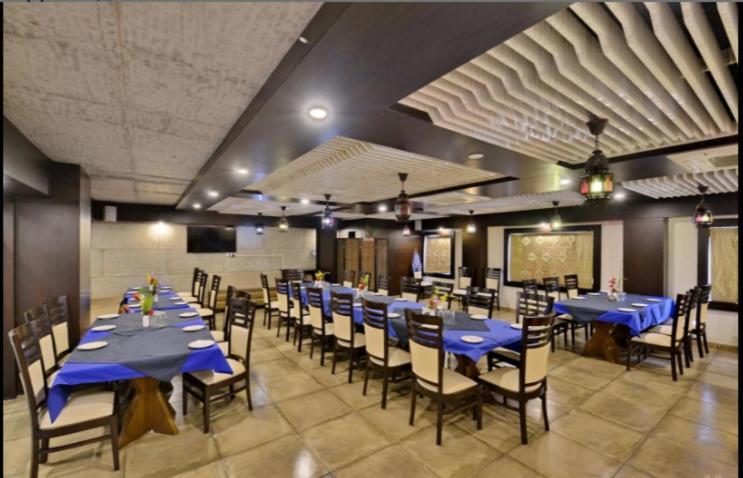 Hotel Puneet International Rāipur Kültér fotó